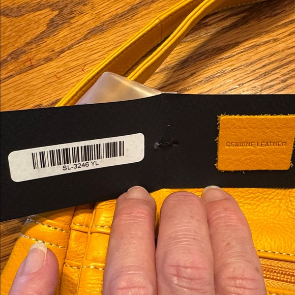 NWT Soprano Sunny Yellow Shoulder Bag. - Picture 15 of 16